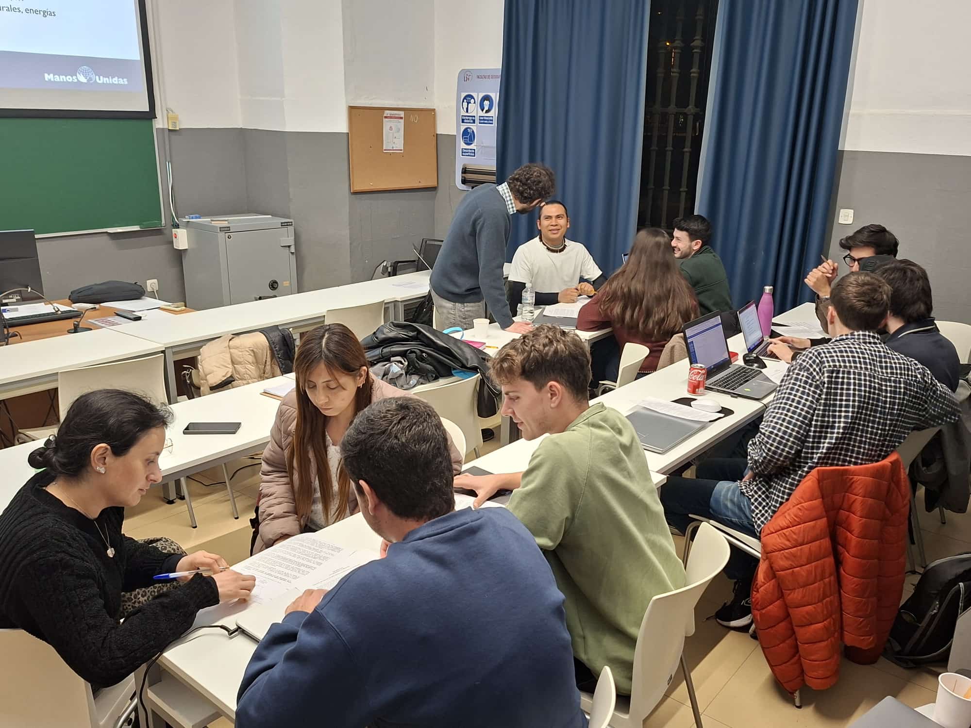 Reflexión y Acción: Gran Acogida a la Conferencia de Manos Unidas